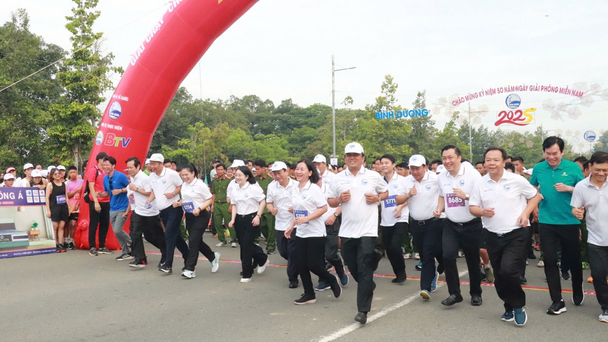 Lãnh đạo tỉnh hưởng ứng giải chạy việt dã