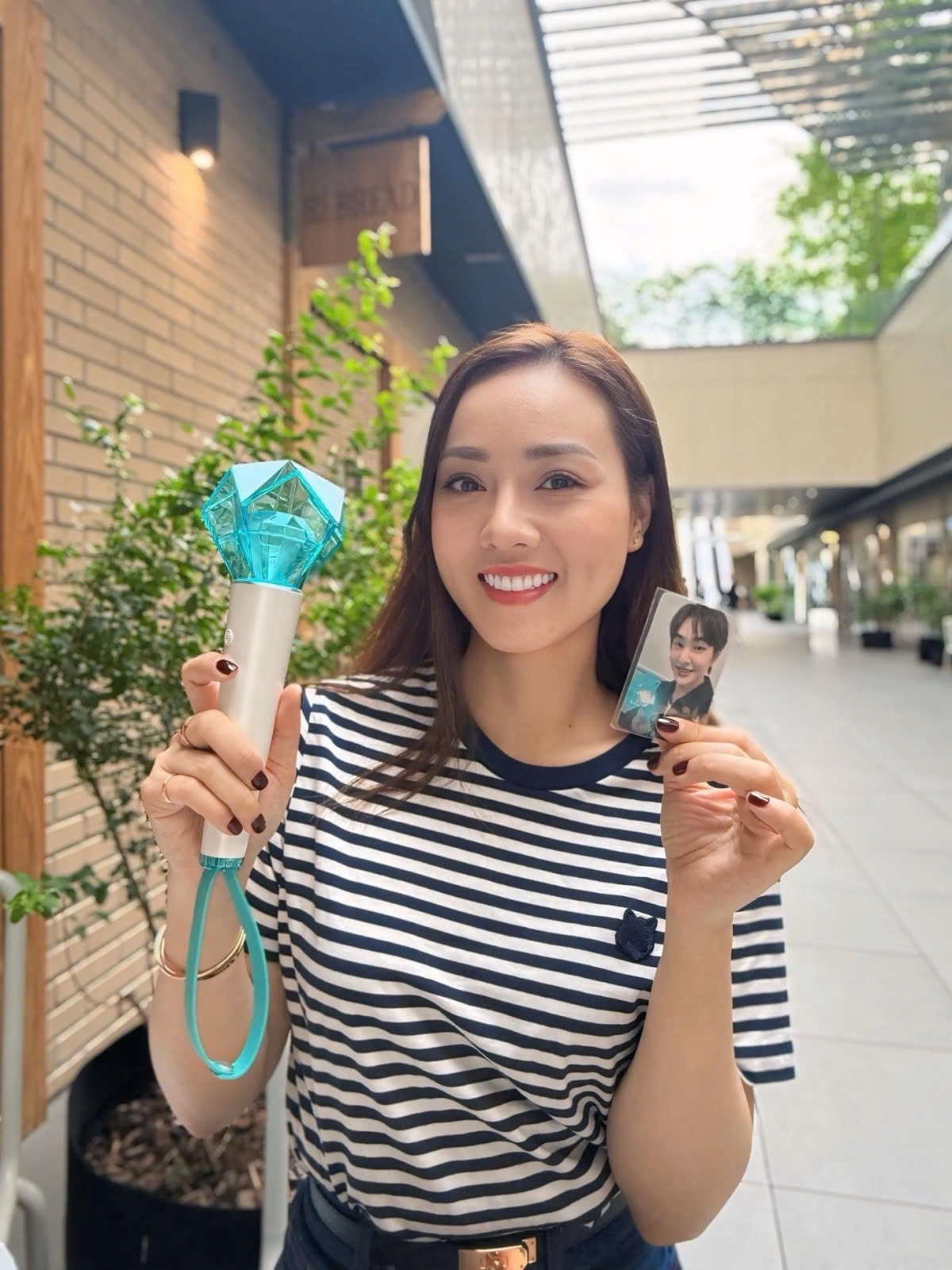 Ngọc Hà - vợ nghệ sĩ Công Lý “trốn" chồng sang Hàn Quốc xem concert. (Nguồn: FBNV)
