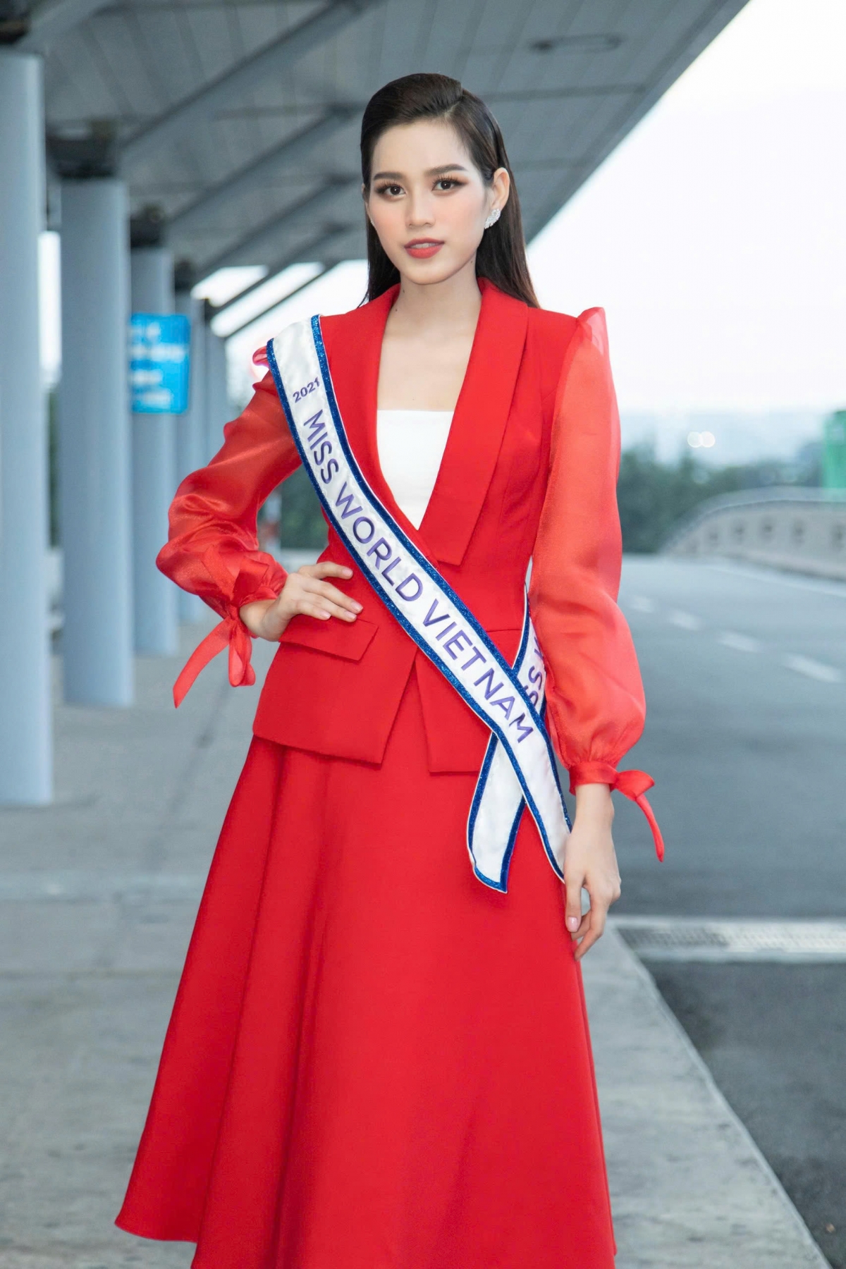 Đỗ Thị Hà - Hoa hậu Việt Nam 2020 là đại diện Việt Nam tranh tài tại Miss World 2022, dừng chân ở top 13. Cô đạt được những thành tích ấn tượng tại các vòng thi phụ như top 13 Top Model, top 27 Người đẹp tài năng, top 28 Beauty with a purpose, top 16 Head to head Challenge.