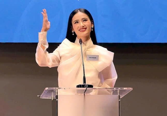 Ban tổ chức Miss World 2025 công bố danh sách top 20 của phần thi Hùng biện (Head to Head Challenge), không có tên đại diện Việt Nam - Hoa hậu Huỳnh Trần Ý Nhi. Kết quả này khiến nhiều khán giả tiếc nuối khi Ý Nhi được khen đã có bài phát biểu bằng tiếng Anh khá trôi chảy, tự tin.