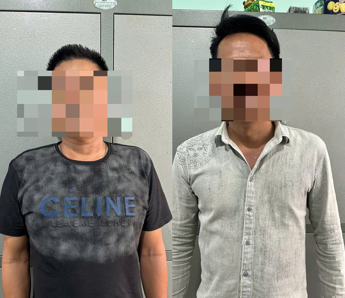 2 đối tượng cầm đầu đường dây cá độ bóng đá tại cơ quan công an. (Ảnh: B.H)