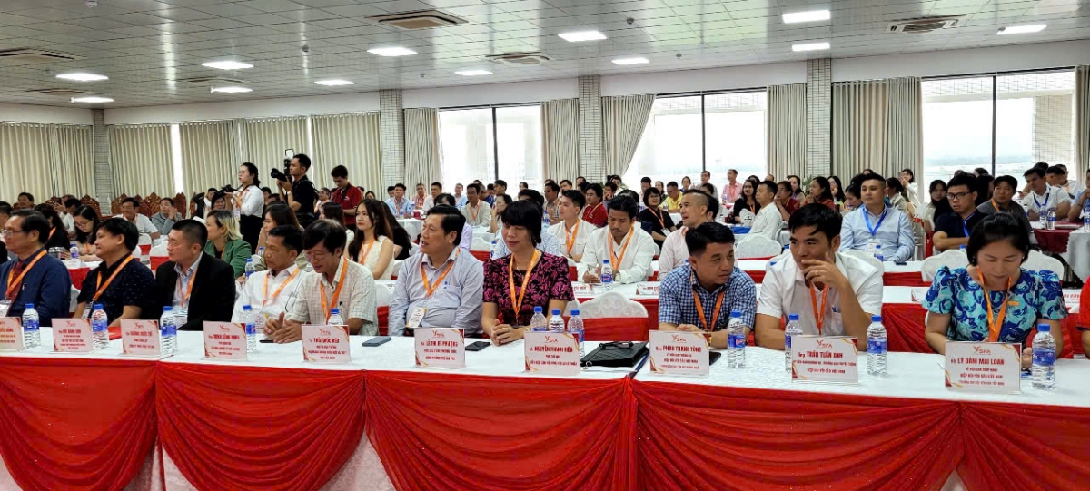 Các đại biểu dự hội nghị vinh danh doanh nghiệp, kinh doanh ngành hàng yến sào tiêu biểu toàn quốc năm 2024