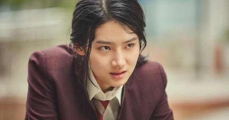 Bae Gyuri (do Park Joo Hyun thủ vai) trong phim "Hoạt động ngoại khóa": Thông minh và sắc sảo nhưng Bae Gyuri lại khiến người xem khó chịu khi tham gia vào đường dây phạm pháp cùng nam chính mà không suy nghĩ thấu đáo. Những quyết định liều lĩnh và cách hành xử kỳ quặc khiến cô không chỉ gây rối mà còn kéo cả câu chuyện vào trạng thái căng thẳng không cần thiết.