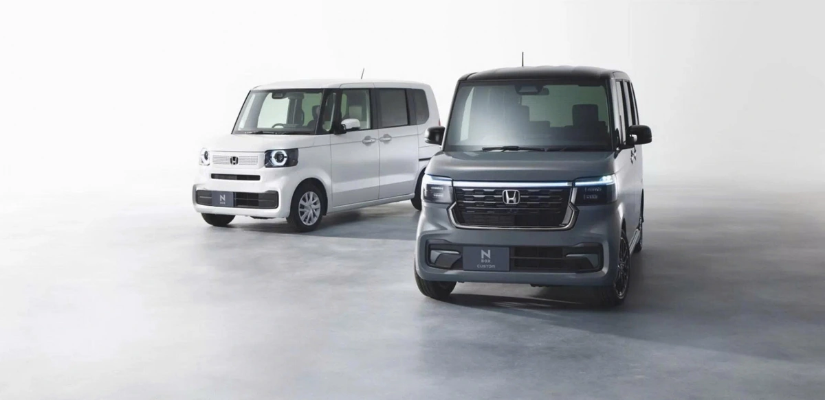 Honda N-Box (trái) và N-Box Custom (phải).