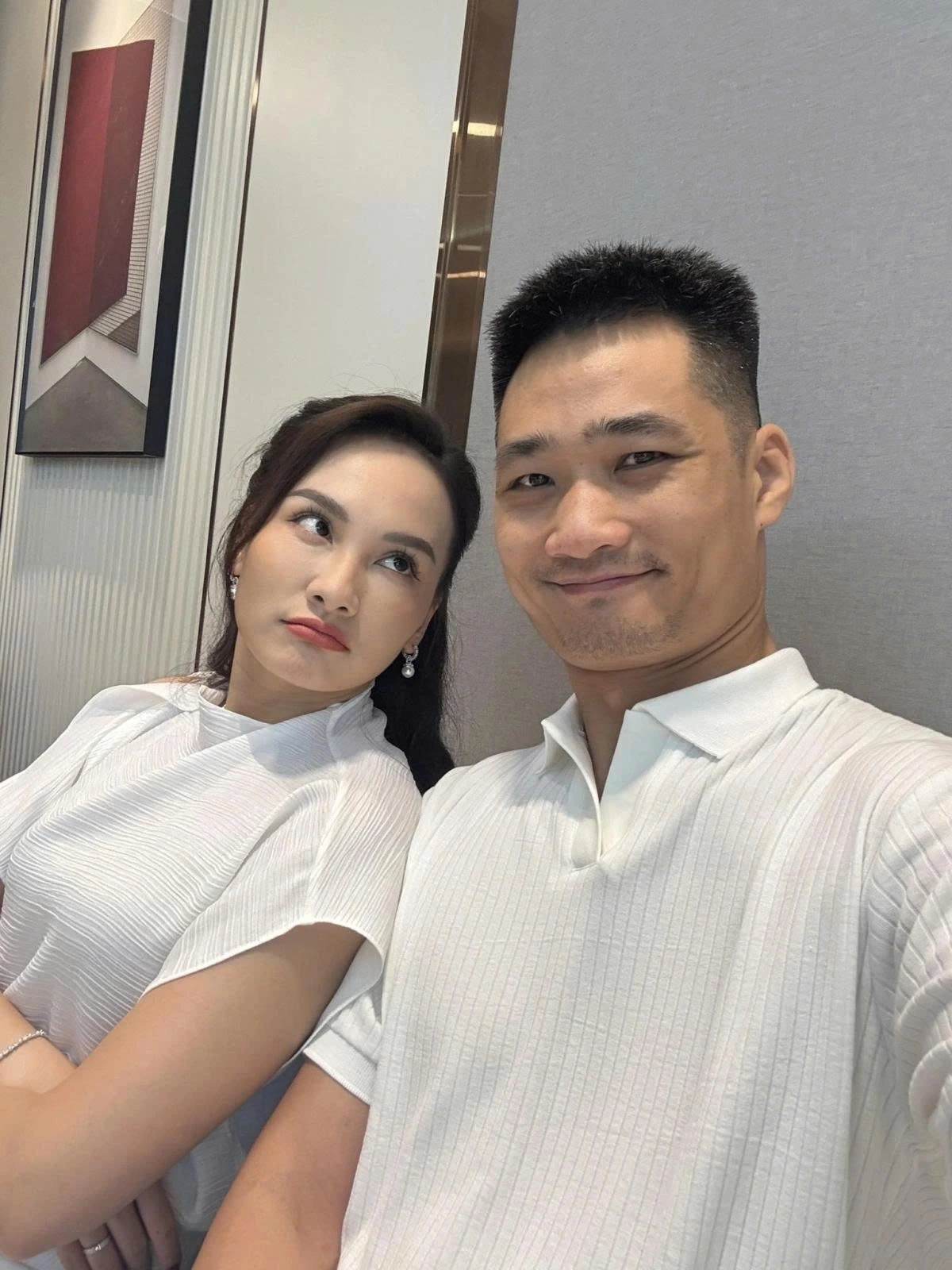 Chồng diễn viên Bảo Thanh đăng hình kỷ niệm ngày cưới và cho biết "15 năm qua, tôi vẫn cặm cụi rửa bát hàng ngày".