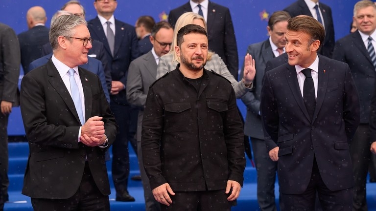 Thủ tướng Anh Keir Starmer (trái), Tổng thống Ukraine Volodymyr Zelensky (giữa) và Tổng thống Pháp Emmanuel Macron trong cuộc gặp ngày 16/5/2025. Ảnh: Pool