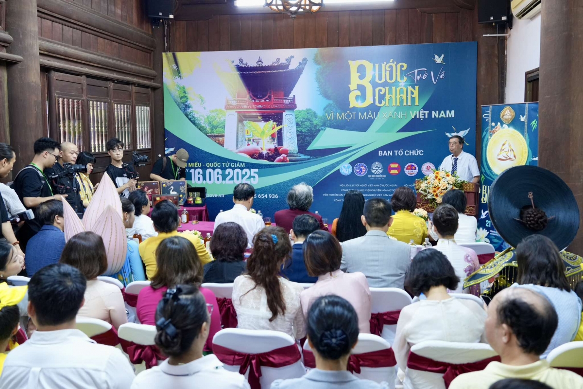 Họp báo chương trình "Bước chân trở về"