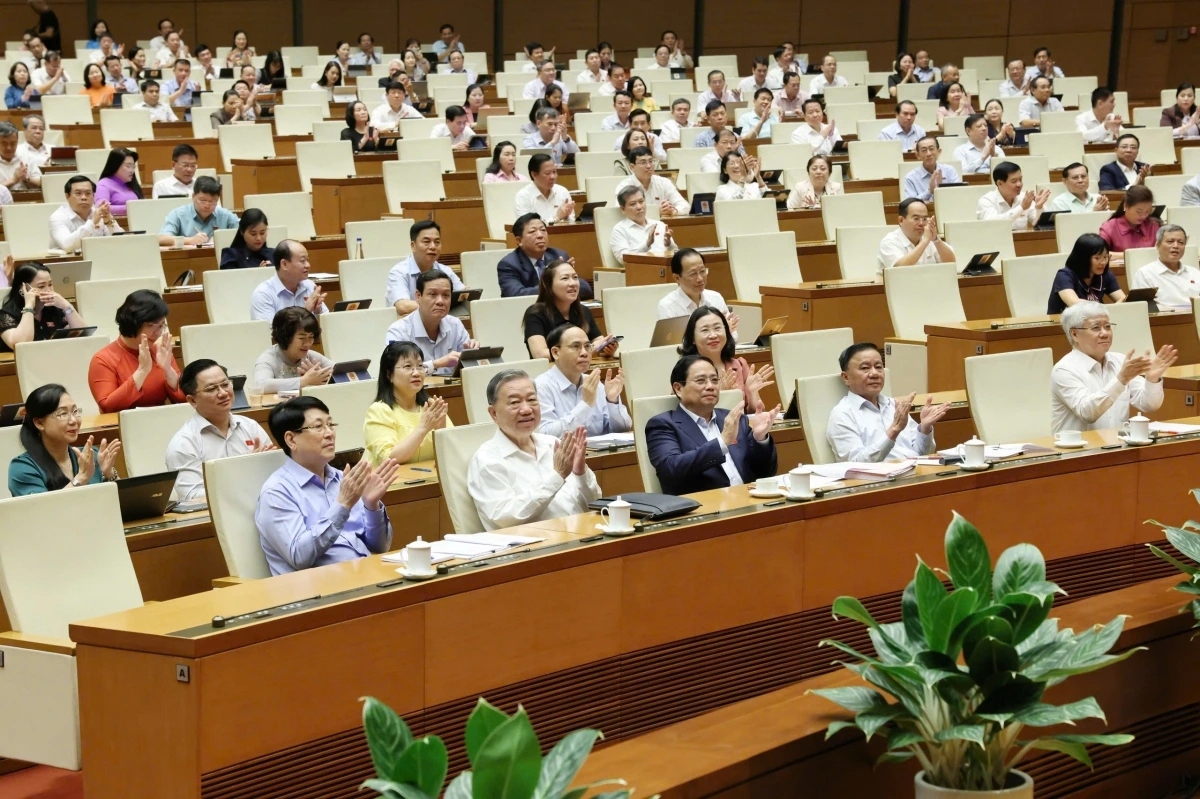 Lãnh đạo Đảng, Nhà nước và các đại biểu Quốc hội dự phiên làm việc tại hội trường, sáng 16/6