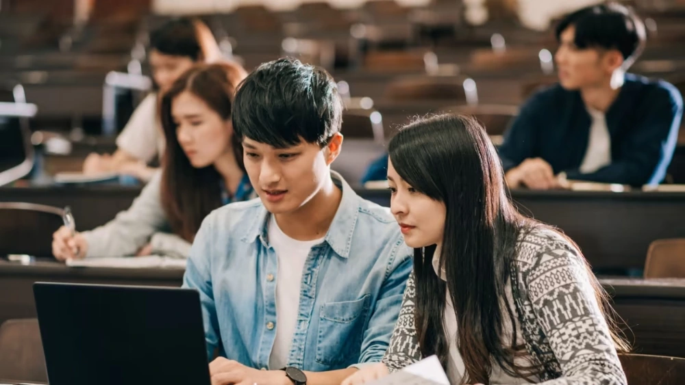 Các sinh viên sử dụng ChatGPT có trí nhớ kém, hoạt động não giảm và tương tác yếu hơn.