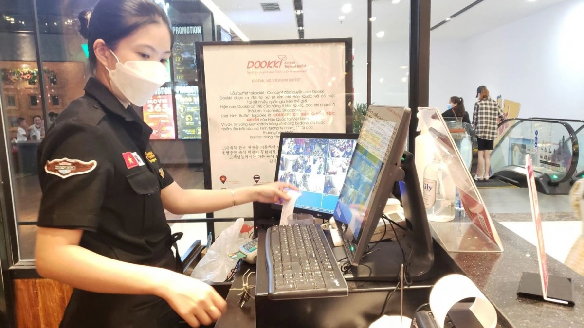 Không bắt buộc dùng hóa đơn từ máy tính tiền đối với trường hợp đã đăng ký sử dụng hóa đơn điện tử trước ngày 1/6 (Ảnh minh họa: KT)