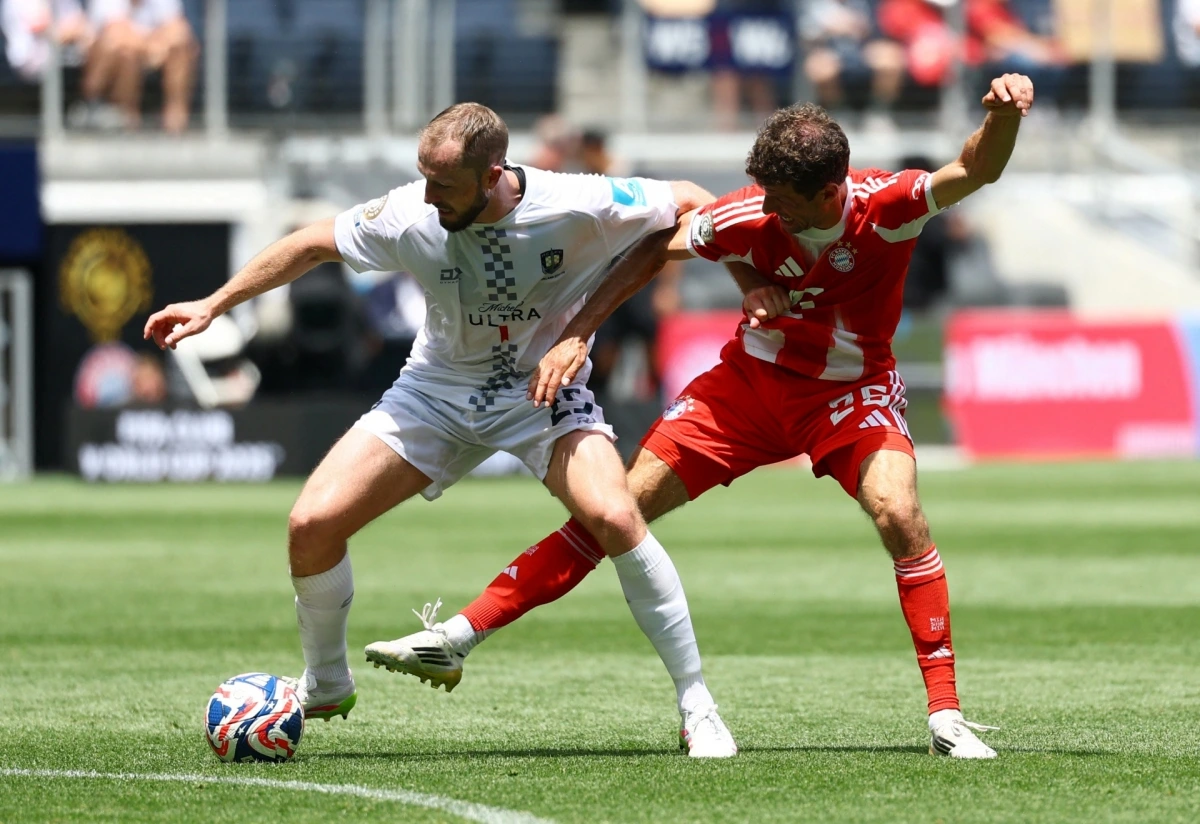 Bayern thể hiện sự chênh lệch đẳng cấp quá lớn với Auckland (Ảnh: Reuters)