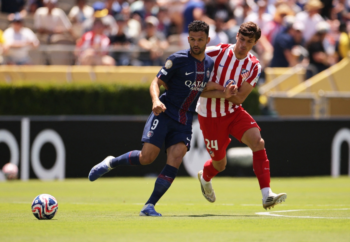 PSG và Atletico đang chơi đôi công rực lửa (Ảnh: Reuters)