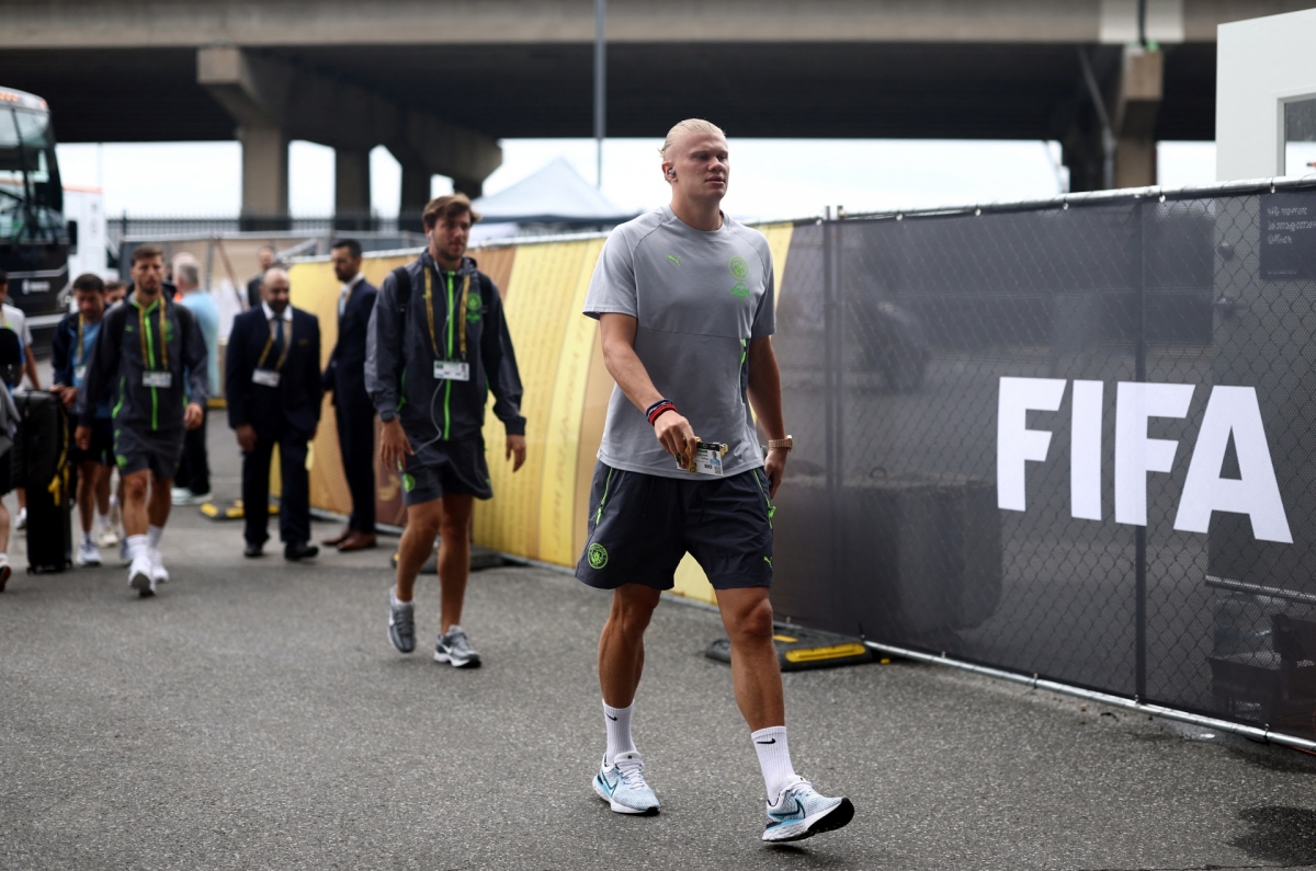 Haaland cùng các đồng đội có mặt Lincoln Financial Field từ rất sớm (Ảnh: Reuters)