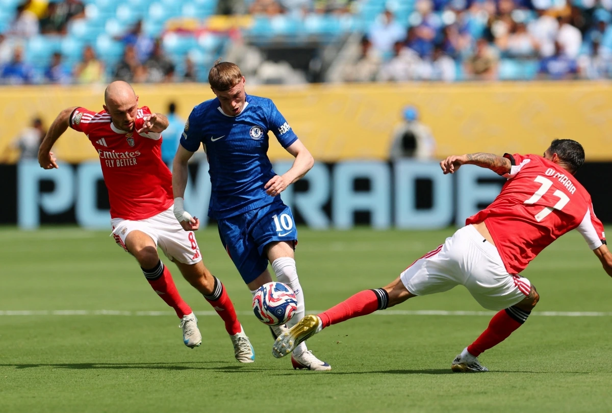 Chelsea áp đảo nhưng bất lực trong việc tìm đường vào khung thành thủ môn Trubin bên phía Benfica (Ảnh: Reuters)