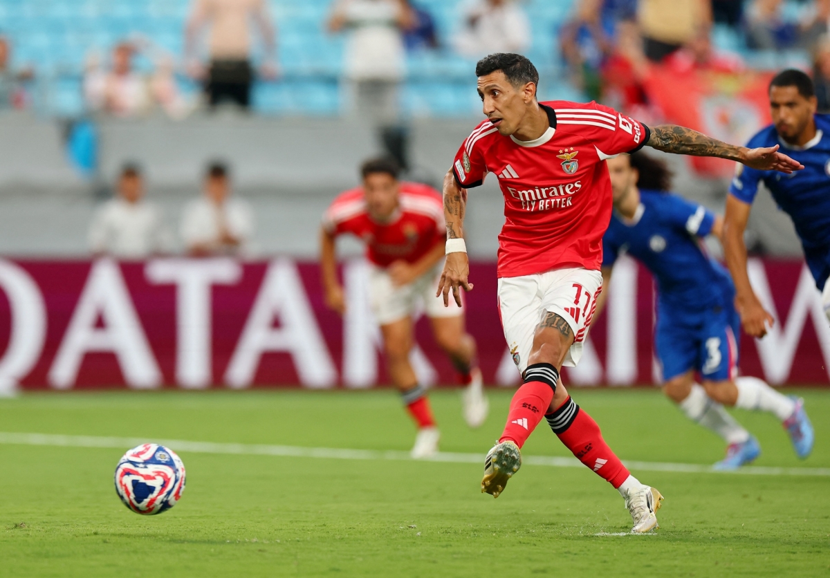 Trên chấm 11m, Di María quân bình tỷ số 1-1 (Ảnh: Reuters)