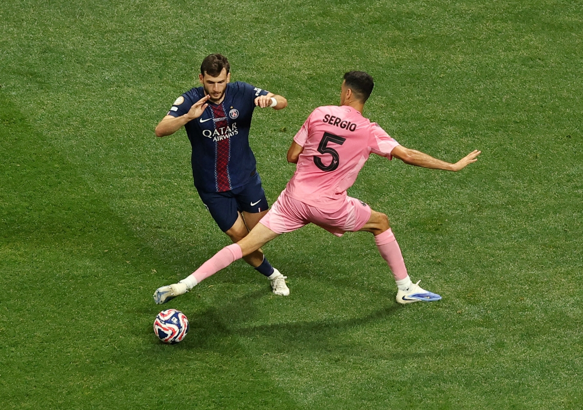 Kvaratskhelia đang làm khổ hàng phòng ngự Inter Miami (Ảnh: Reuters).