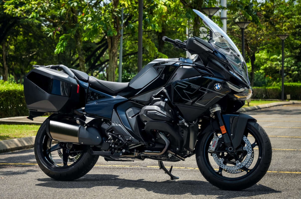 2025-bmw-motorrad-r1300-rt-malaysia-triple-black-4-1200x794.jpg