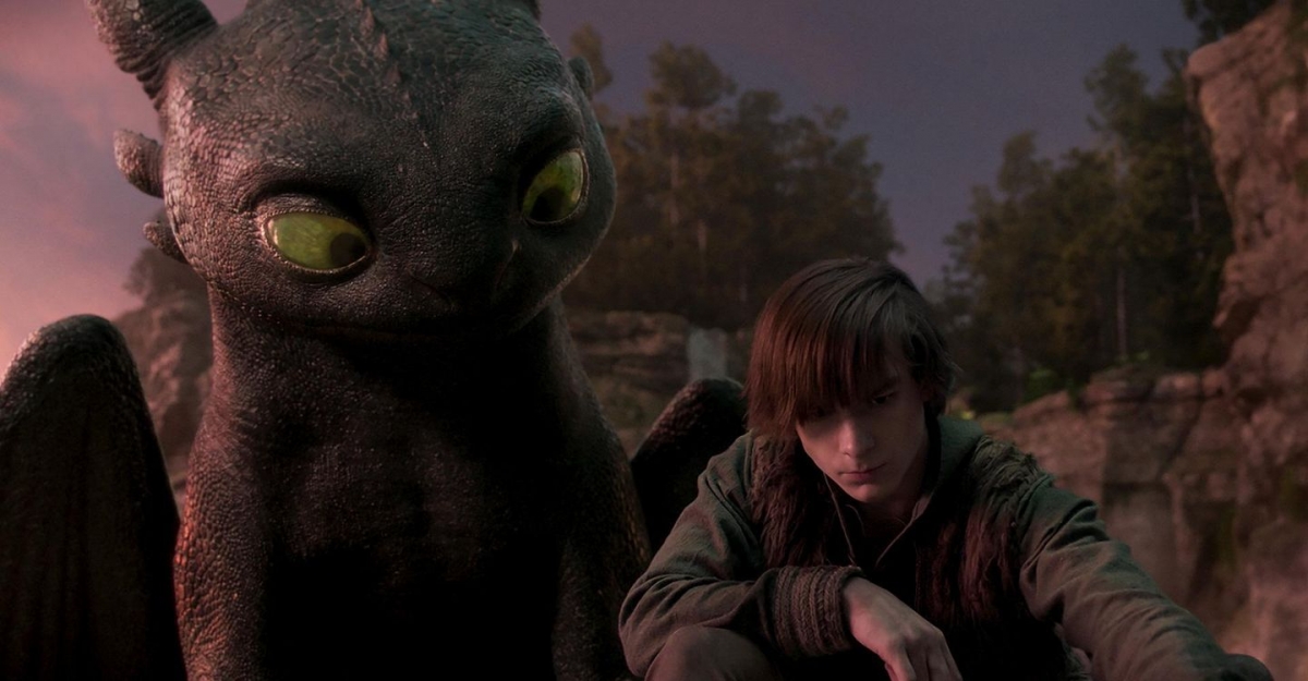Mason Thames vào vai Hiccup cùng người bạn rồng Toothless trong phim "How to Train Your Dragon". (Ảnh: Courtesy of Universal Pictures)