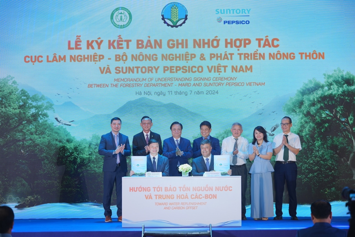 Cục Lâm nghiệp, Bộ Nông nghiệp và Phát triển Nông thôn (nay là Bộ Nông nghiệp &amp; Môi trường) và Suntory PepsiCo Việt Nam ký kết Bản ghi nhớ hợp tác trong phát triển rừng bền vững, hướng đến bảo tồn nguồn nước và hấp thu carbon