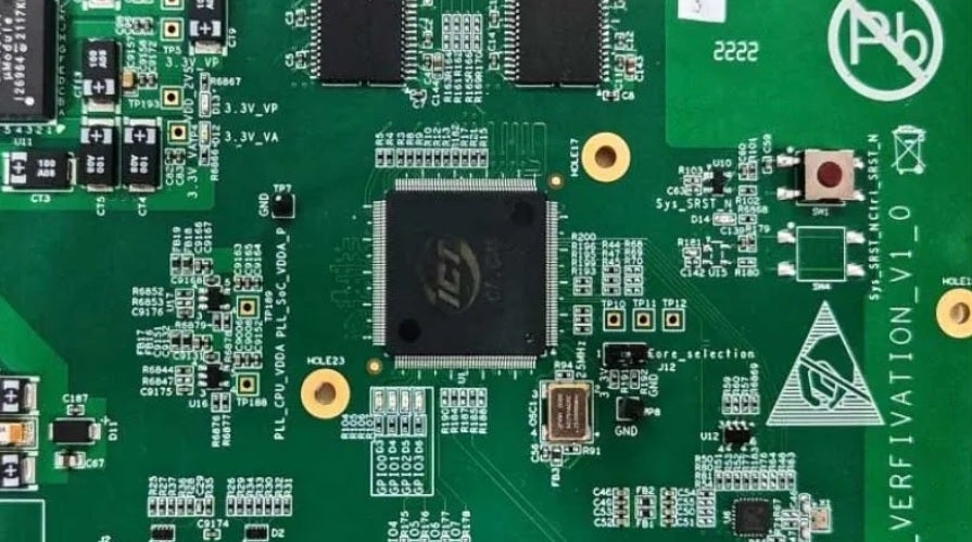 CPU do AI tạo ra xuất hiện trên một bảng mạch - Viện Hàn lâm Khoa học Trung Quốc.