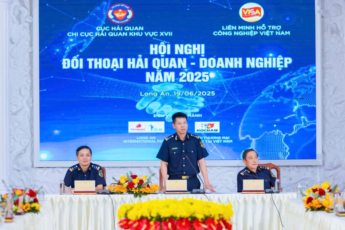 Hải quan khu vực XVII đối thoại tháo gỡ khó khăn cho doanh nghiệp