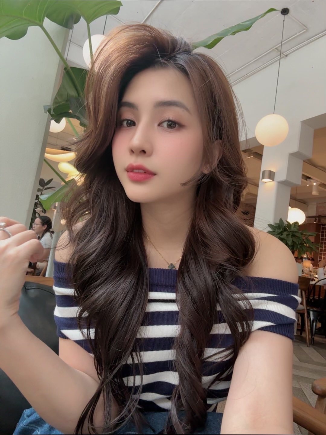Giữa ồn ào kiện tụng, diễn viên Thiên An viết tâm thư cho bạn trai cũ - ca sĩ Jack, thừa nhận cô có phần không đúng, bày tỏ mong muốn chấm dứt tranh cãi và đôi co. (Nguồn: FBNV)