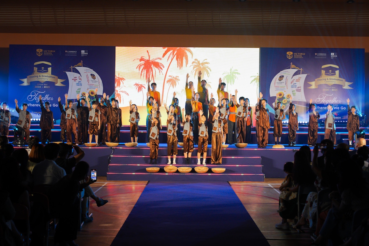 Học sinh Victoria School  thể hiện tài năng nghệ thuật tại Lễ tổng kết