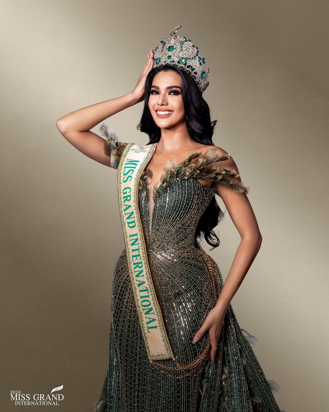 Chia sẻ khi nhận vương miện, Christine Juliane Opiaza xúc động nói: "Trước khi tôi tham gia cuộc thi diễn ra vài tháng trước, tôi đã biết mình sẵn sàng rồi, tôi luôn sẵn sàng. Giờ tôi được đưa cho thử thách mới, tôi sẽ đón nhận những thử thách này cũng như những trách nhiệm đi kèm với nó. Có nhiều định nghĩa khác nhau cho chiến thắng trong cuộc sống. Nhưng đây là khoảnh khắc vàng của tôi, đây là chiến thắng cho Philippines".