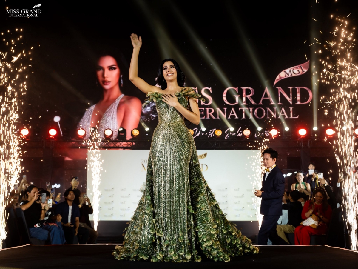 Ban tổ chức Miss Grand International thông báo: “Vương miện không chỉ là một vinh dự, đó còn là trách nhiệm. Và nhiệm kỳ của Opiaza đã bắt đầu với mục tiêu rõ ràng trong từng bước đi”.