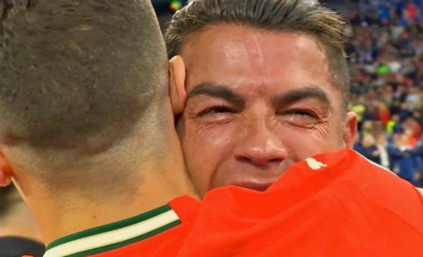 Ronaldo bật khóc khi Bồ Đào Nha vô địch (Ảnh chụp màn hình).