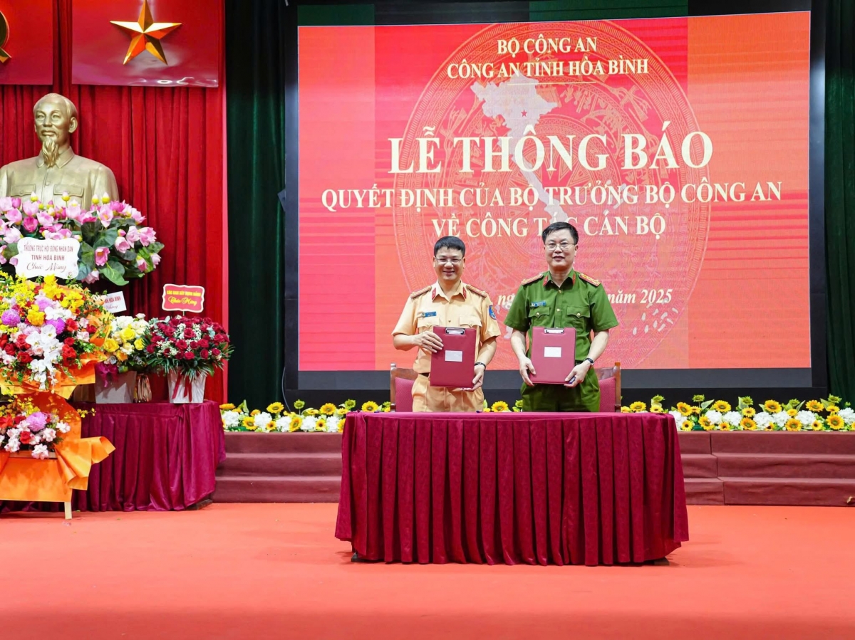 Đại tá Đỗ Thanh Bình nhận quyết định và bàn giao nhiệm vụ 