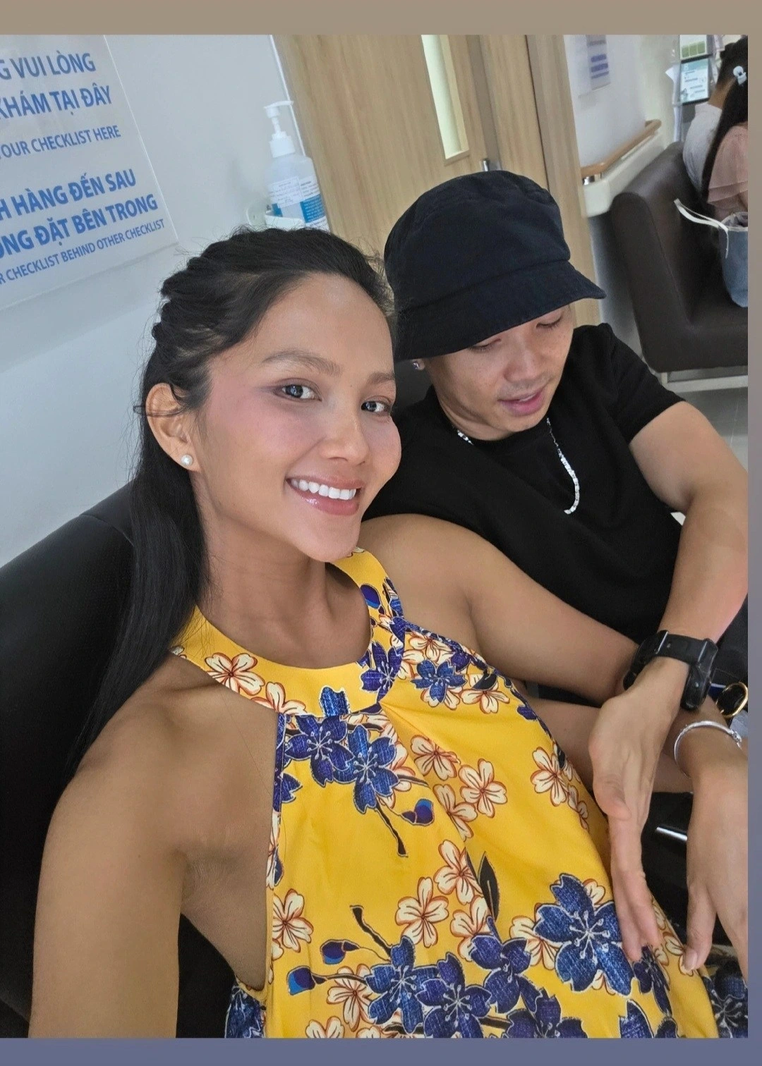 Hoa hậu H'Hen Niê và ông xã Tuấn Khôi háo hức chờ tới ngày đi khám thai để được gặp con.