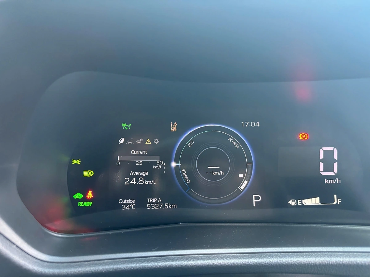 Người dùng Yaris Cross cũng phải bất ngờ về khả năng tiết kiệm nhiên liệu của mẫu xe này.