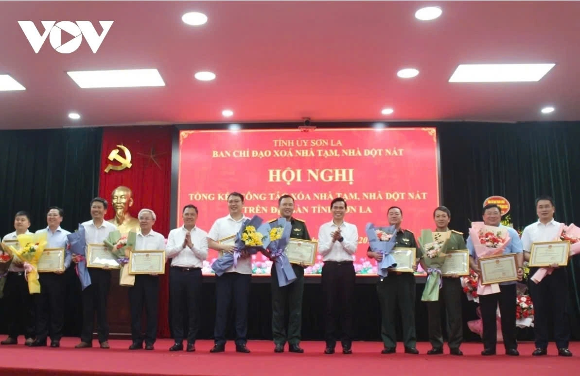  Sơn La là tỉnh đầu tiên trong khu vực miền núi phía Bắc hoàn thành chương trình xoá nhà tạm, nhà dột nát cho người nghèo, cận nghèo