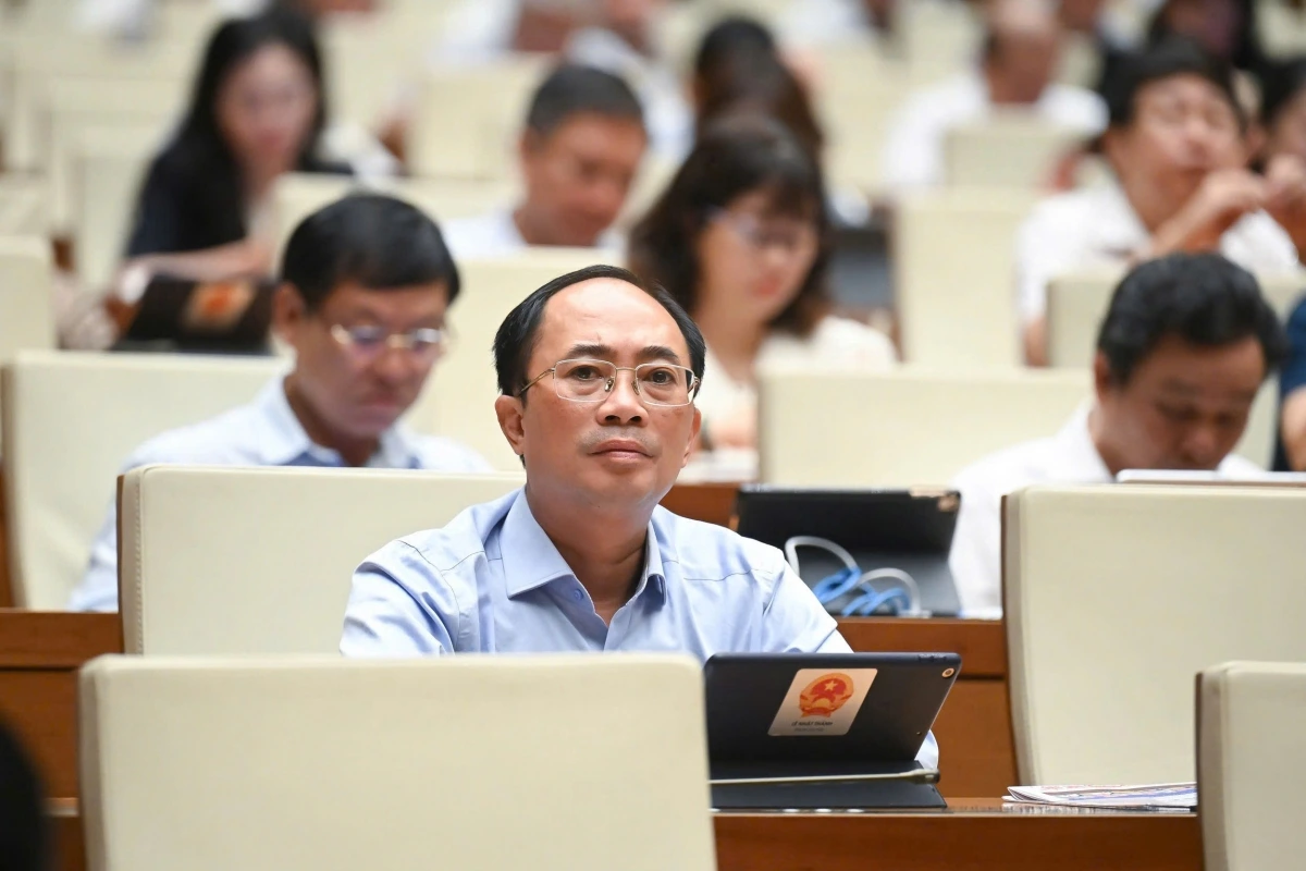 Các đại biểu dự kỳ họp.