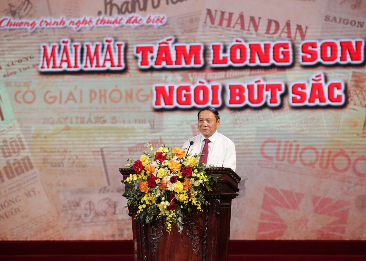 Bộ trưởng Bộ Văn hoá, Thể thao và Du lịch Nguyễn Văn Hùng phát biểu khai mạc chương trình. Ảnh: Tuấn Minh