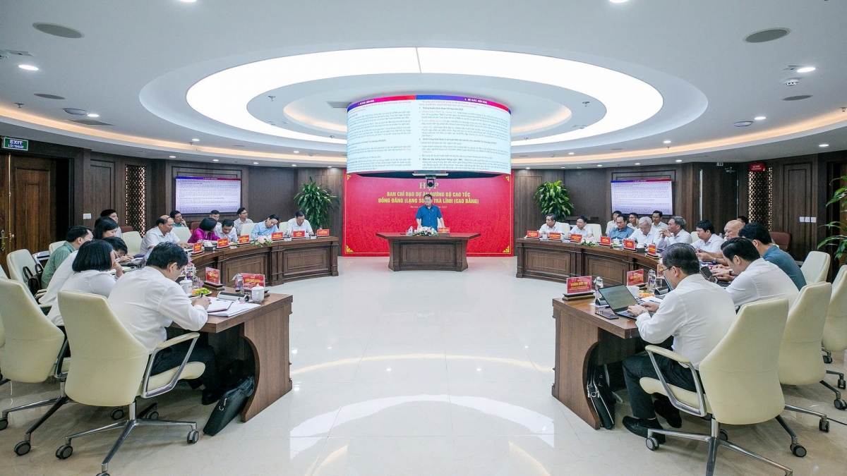 Toàn cảnh cuộc họp.