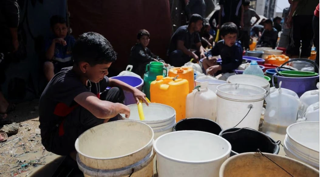 Trẻ em Palestine trong các lều tị nạn tại Gaza (Ảnh: Reuters)