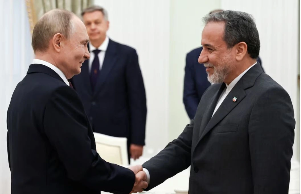 Tổng thống Nga và Ngoại trưởng Iran (Ảnh: Reuters)