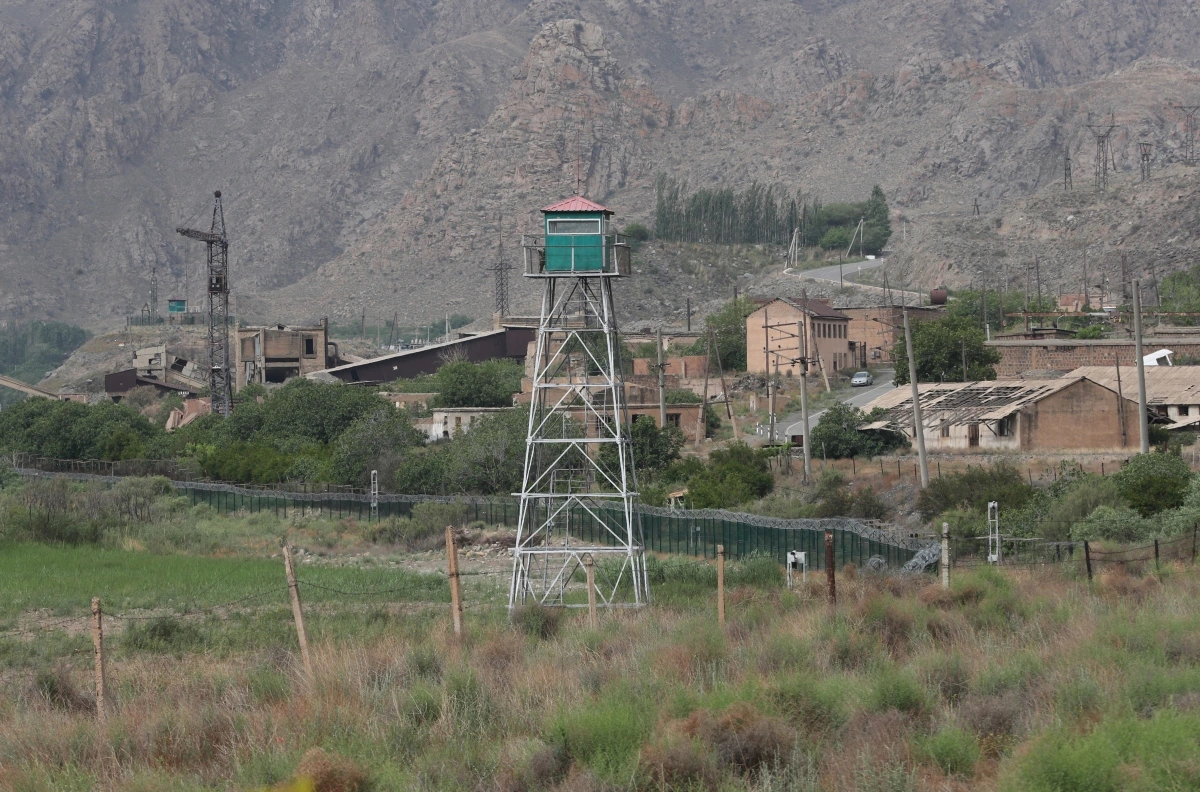 Một góc nhìn cho thấy hàng rào trên biên giới giữa Armenia và Iran ở Tỉnh Syunik. (Ảnh: Reuters)