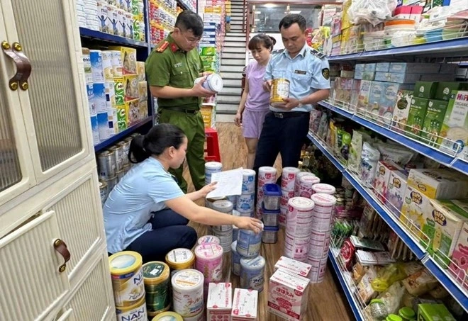 Gần 200 sản phẩm sữa bột trẻ em nhập lậu bị phát hiện.