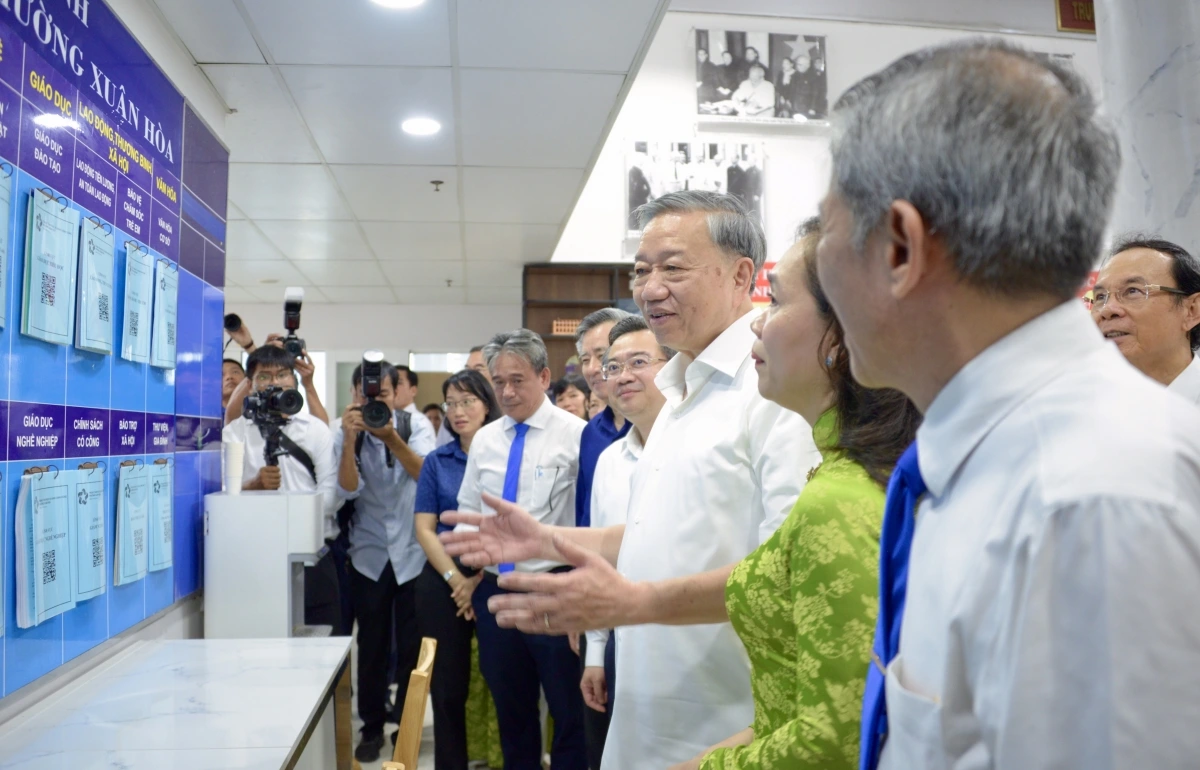 Tổng Bí thư Tô Lâm đã trực tiếp đi khảo sát thực tế mô hình chính quyền địa phương hai cấp tại phường Xuân Hòa, TP.HCM chiều 29/6