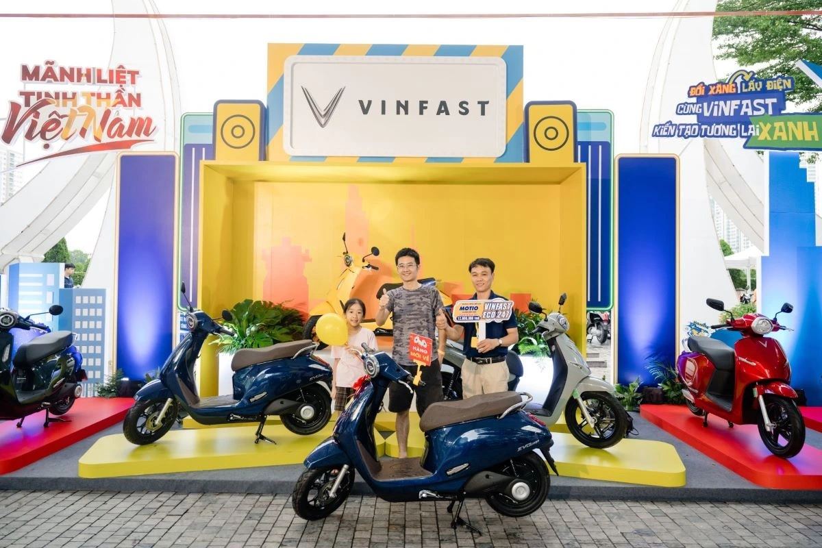 Anh Nguyễn Hoàng Cương (Hà Đông) bên chiếc Evo200 mua ngay tại sự kiện