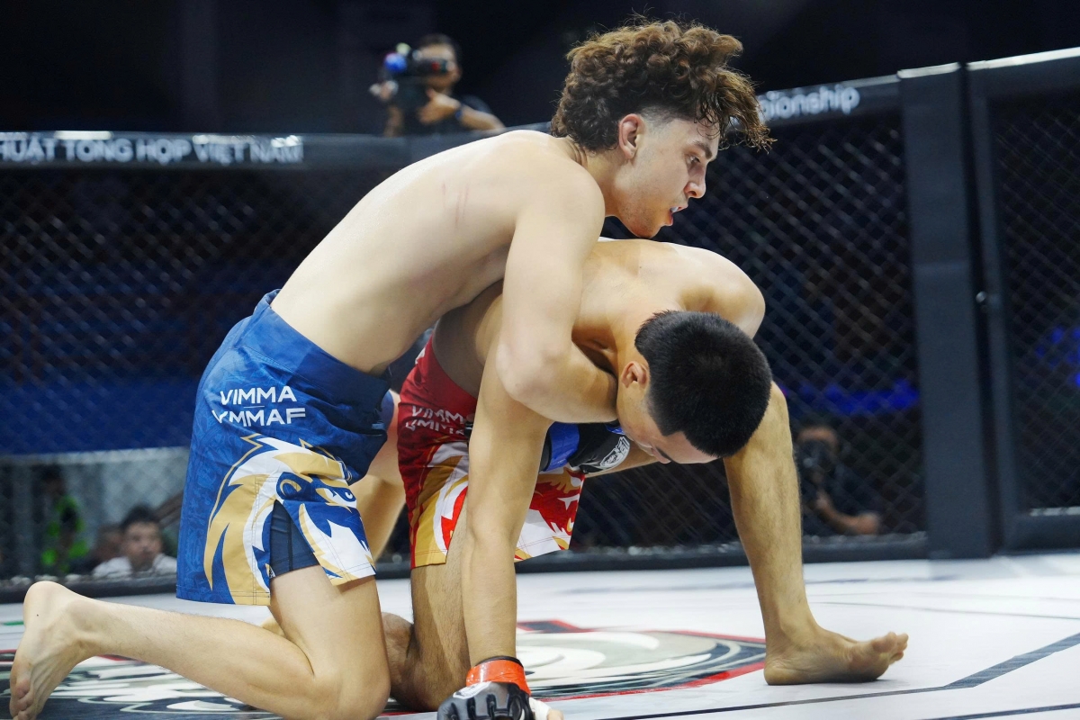 Trong khi đó, ở nội dung MMA Ground Fight, Phạm Kim Quốc Huy thất bại trước võ sĩ người Nga - Adel Iabbarov. 