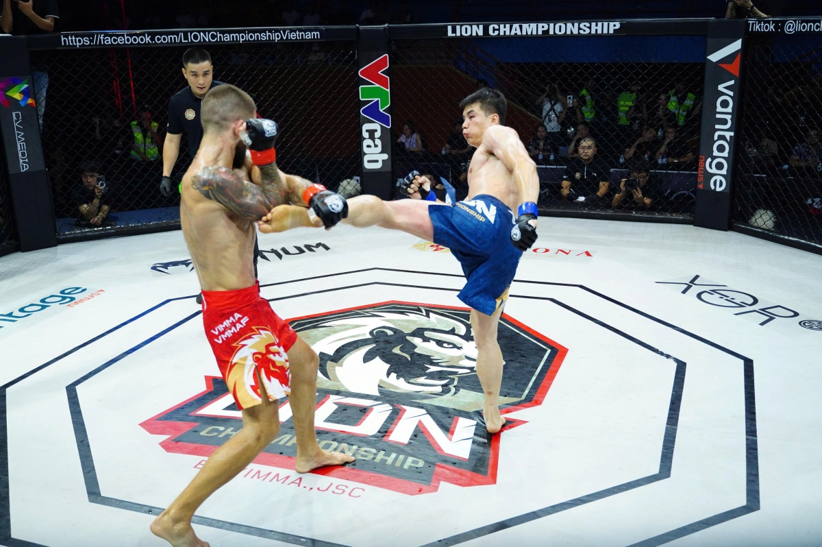 Cũng ở thể thức MMA Pro, Quàng Văn Minh chạm trán Mikhail Gritsanenko ở hạng 65kg. 