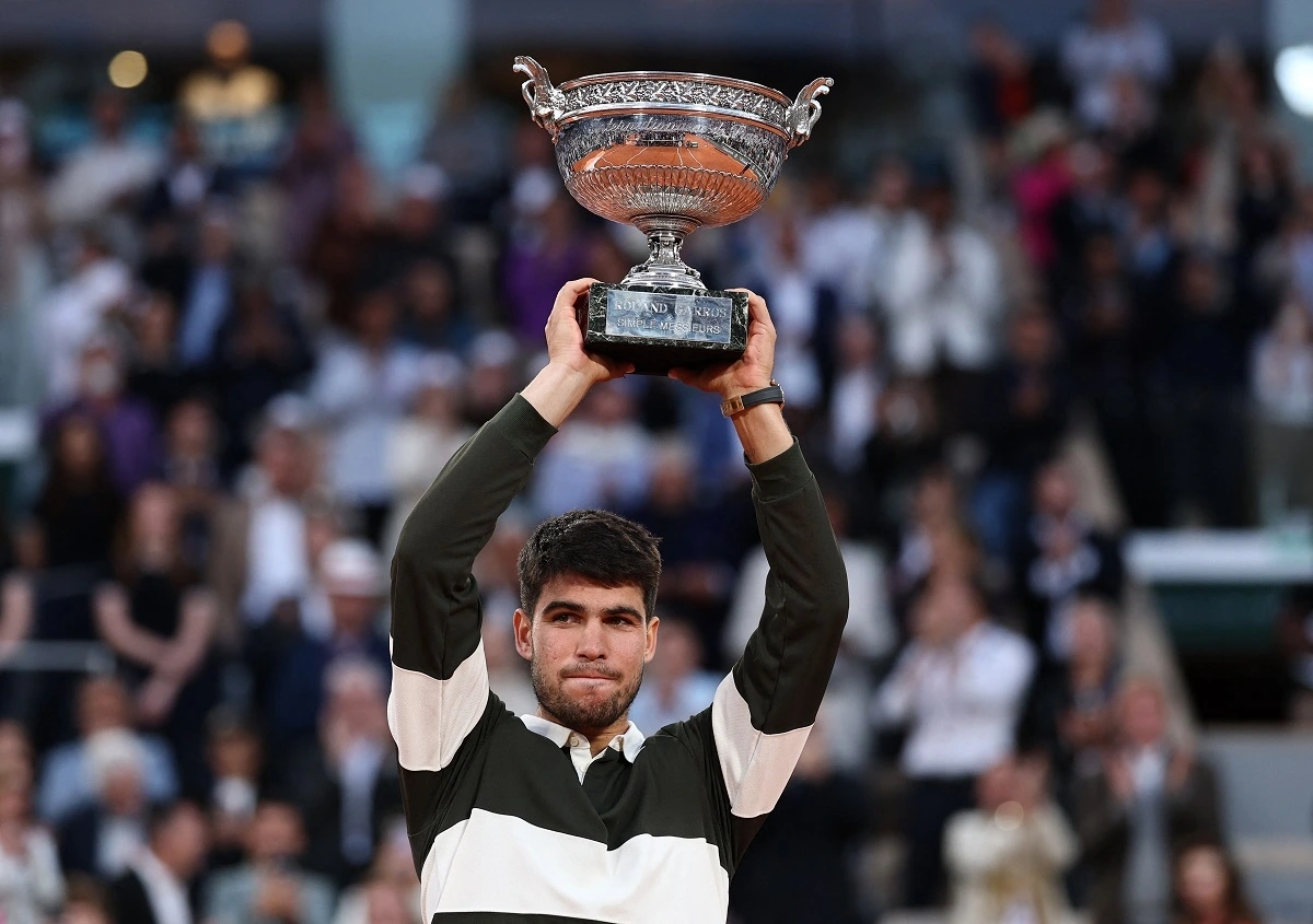 Alcaraz đăng quang chức vô địch đơn nam Roland Garros 2025. (Ảnh: Reuters). 