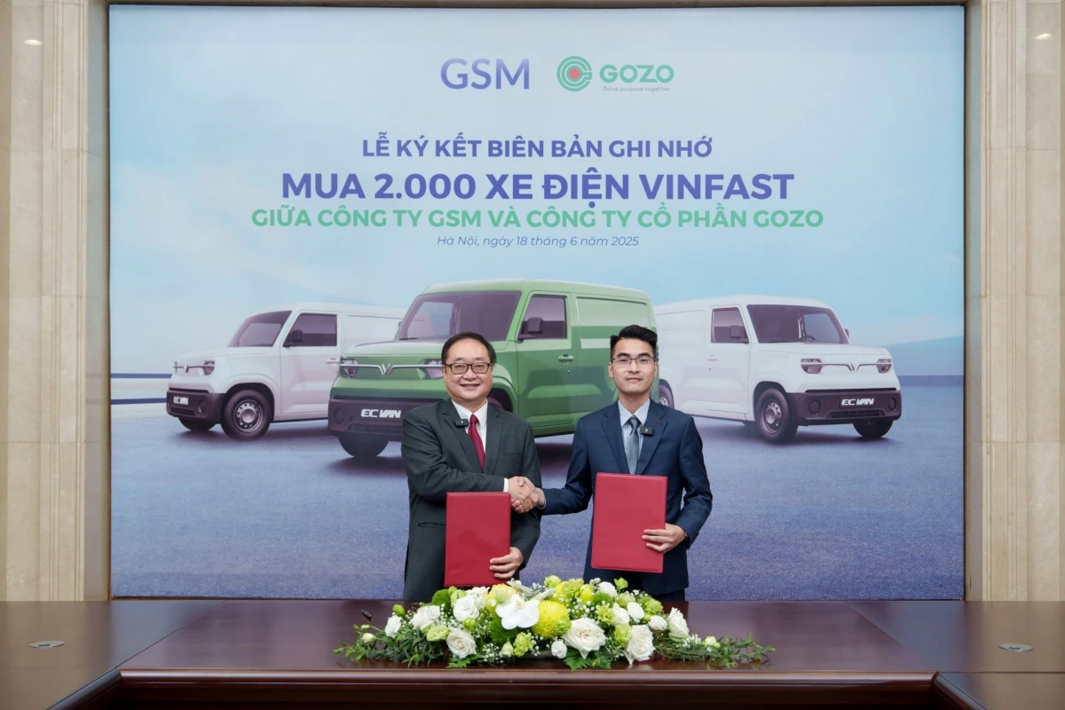 Ông Trần Lê Phương – Phó Tổng Giám đốc GSM và ông Phan Duy Minh - Tổng Giám đốc GOZO Express tại lễ ký kết hợp tác