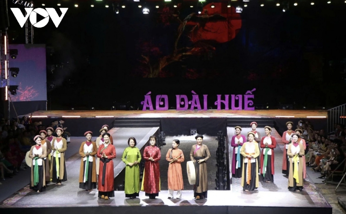 Other activities during Hue Community Ao Dai Week 2025 include exhibitions and a special musical program titled “Ao Dai of Hue.”