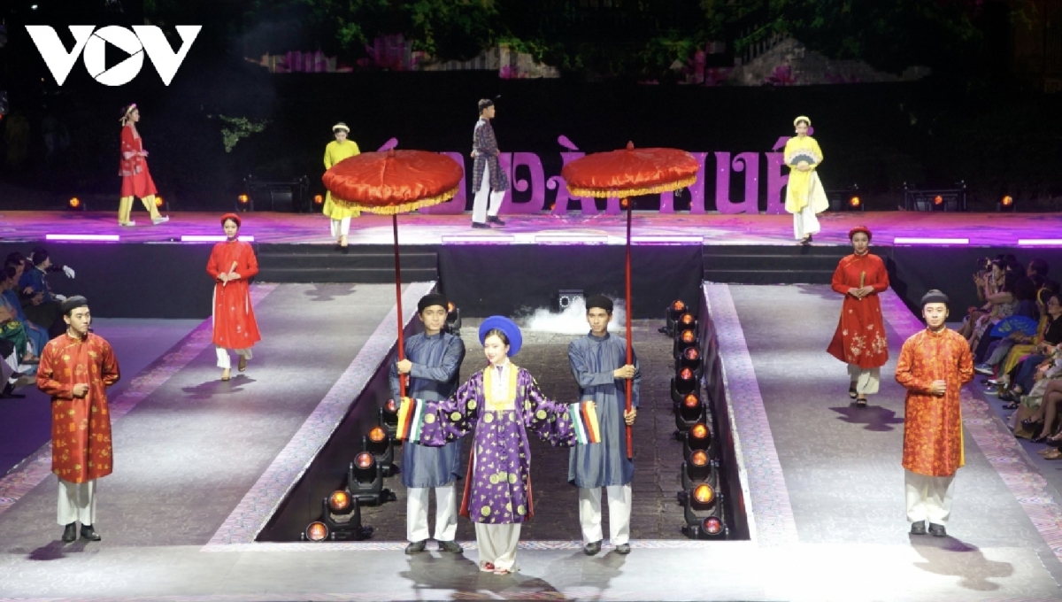 The event showcase Ao Dai collections by renowned local designers