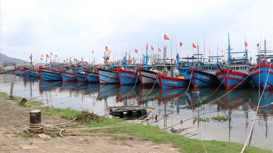 Tàu thuyền hoạt động cần lưu ý nguy cơ cao gặp lốc xoáy, gió giật mạnh, sóng lớn (ảnh minh họa)